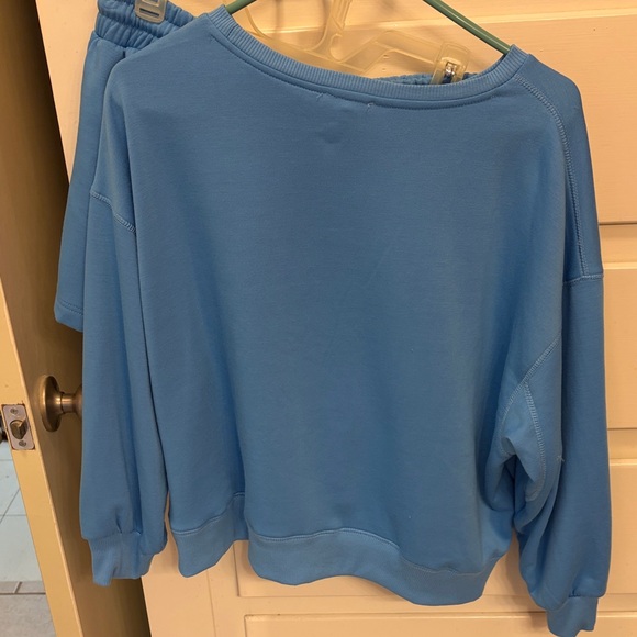 Blue Sweatshirt and Shorts Set - Picture 7 of 7